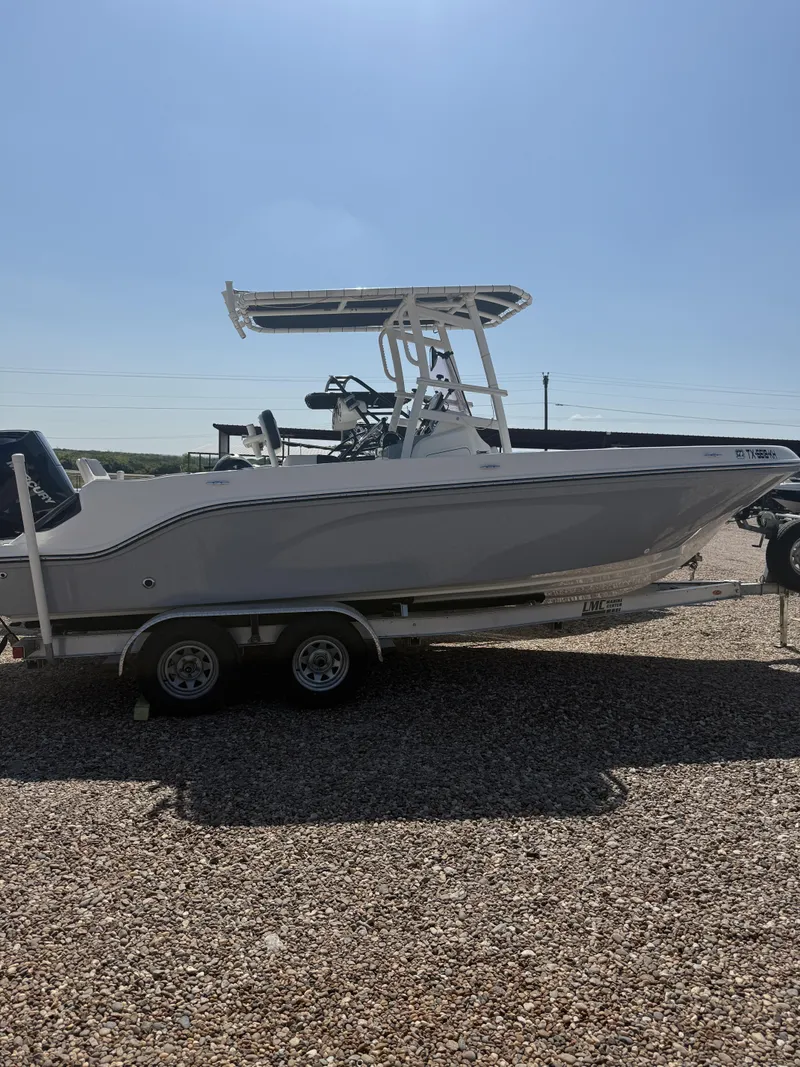 Slide: The Image of Bayliner T 22 C/C 2021 - 18