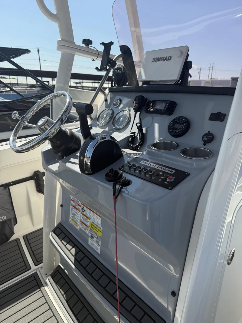 Slide: The Image of Bayliner T 22 C/C 2021 - 8