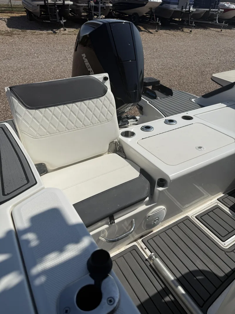 Slide: The Image of Bayliner T 22 C/C 2021 - 14