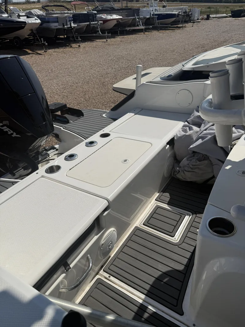 Slide: The Image of Bayliner T 22 C/C 2021 - 10