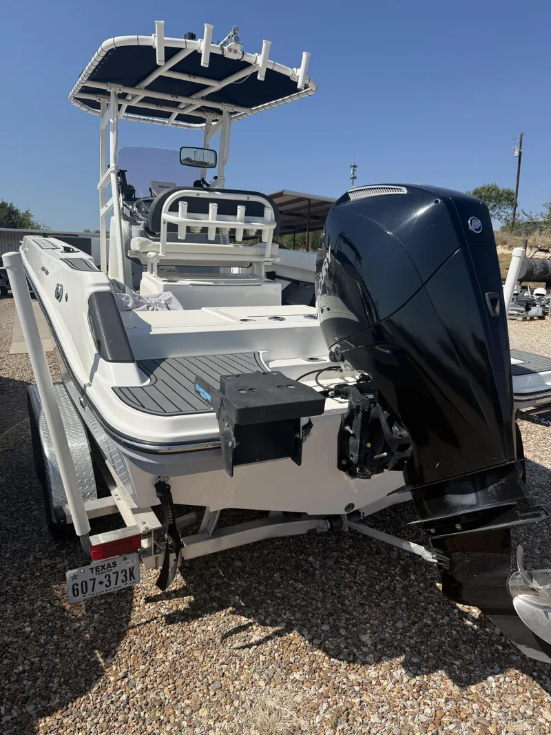 Slide: The Image of Bayliner T 22 C/C 2021 - 24