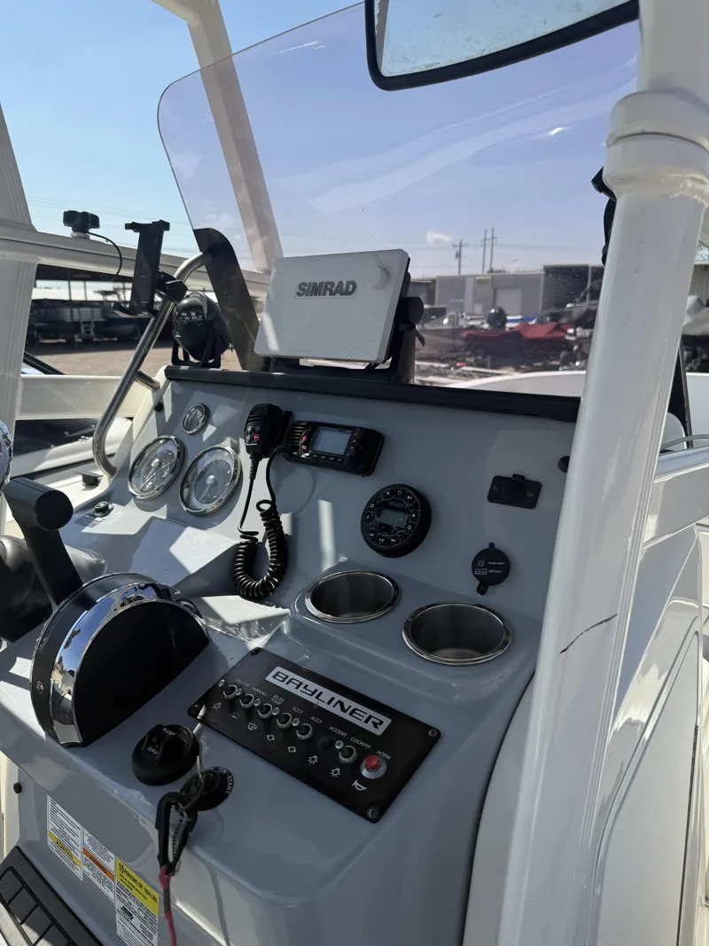 Slide: The Image of Bayliner T 22 C/C 2021 - 7