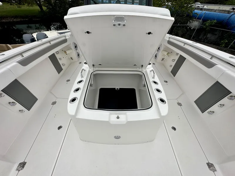 Slide: The Image of Caymas 34 CT 2024 - 12