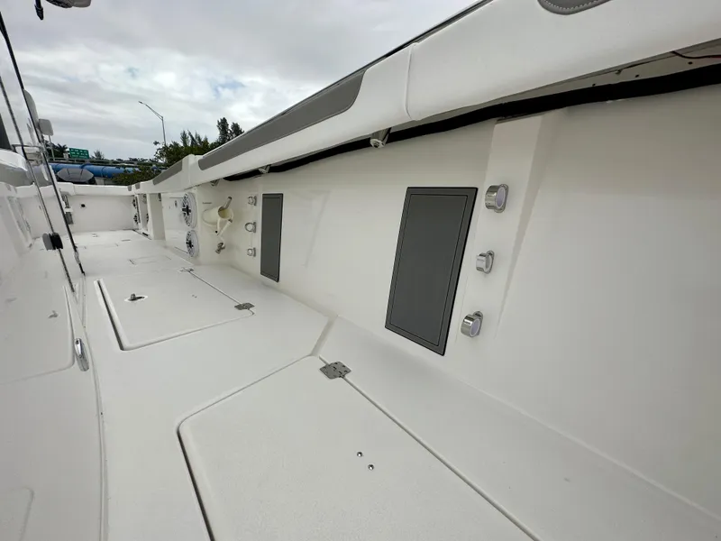 Slide: The Image of Caymas 34 CT 2024 - 16