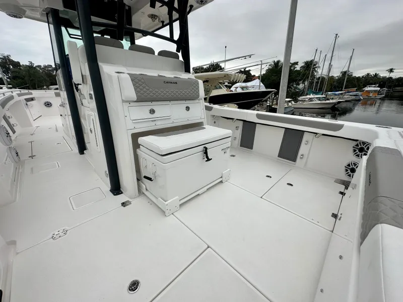 Slide: The Image of Caymas 34 CT 2024 - 5