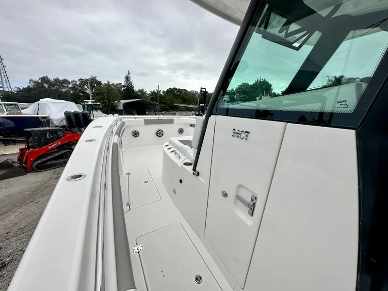 Slide: The Image of Caymas 34 CT 2024 - 9