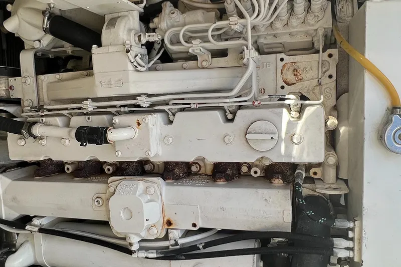 Slide: The Image of SeaVee 32 Cuddy Diesel-Engine - 26