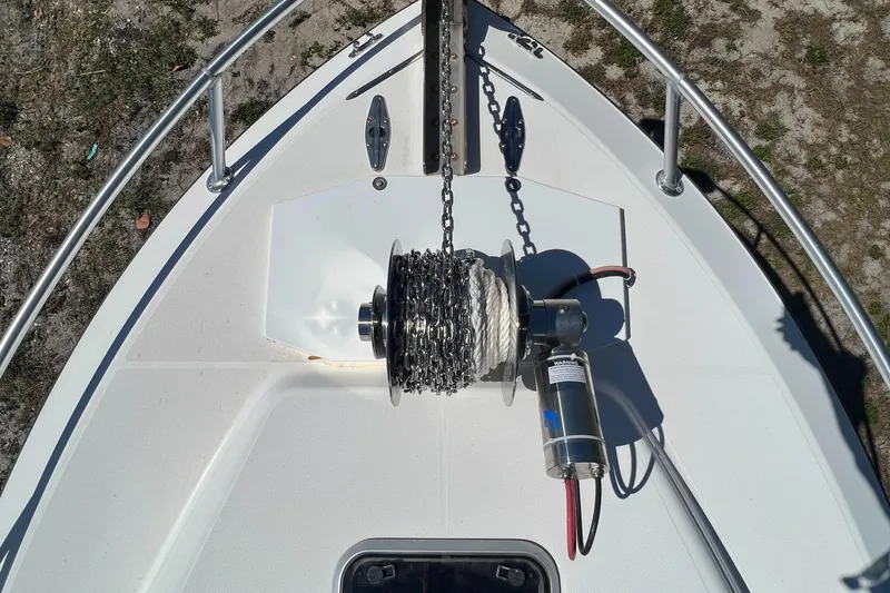 Slide: The Image of SeaVee 32 Cuddy Diesel-Windlass - 5