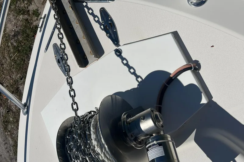 Slide: The Image of SeaVee 32 Cuddy Diesel-Windlass - 6