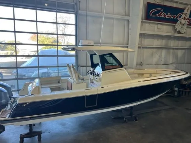 Slide: The Image of 2020 Chris-Craft Catalina 30 boat in a showroom. - 4