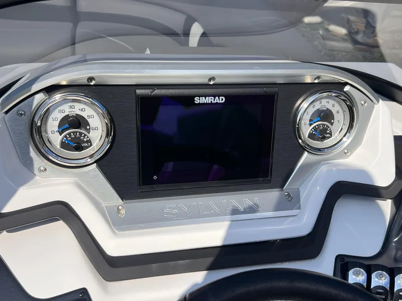 Slide: The Image of Sylvan S3 CLZ DH Tritoon - In Stock 2024 - 13