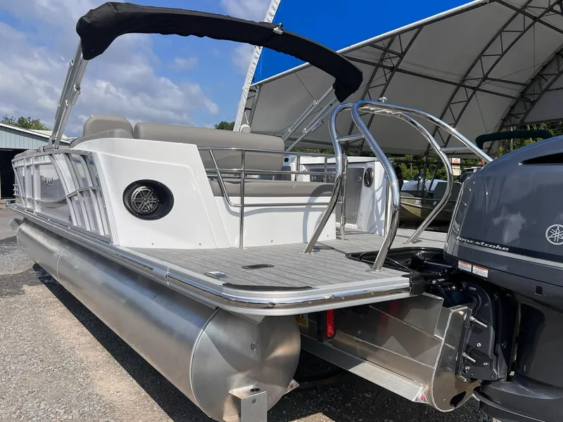 Slide: The Image of Sylvan S3 CLZ DH Tritoon - In Stock 2024 - 28