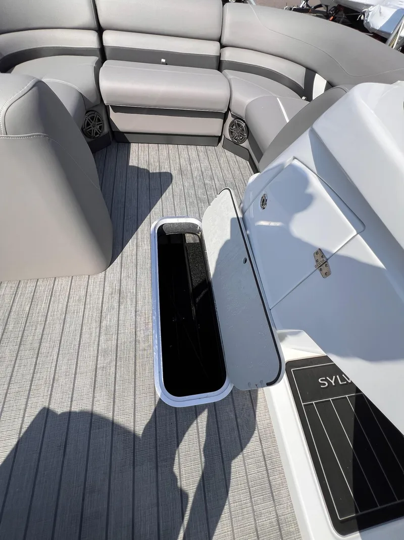 Slide: The Image of Sylvan S3 CLZ DH Tritoon - In Stock 2024 - 29