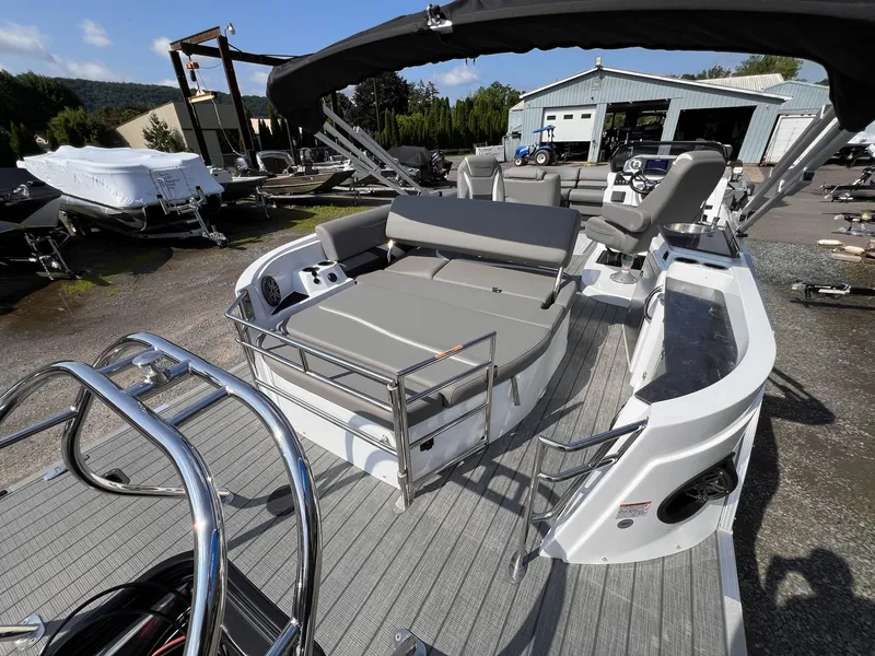 Slide: The Image of Sylvan S3 CLZ DH Tritoon - In Stock 2024 - 3