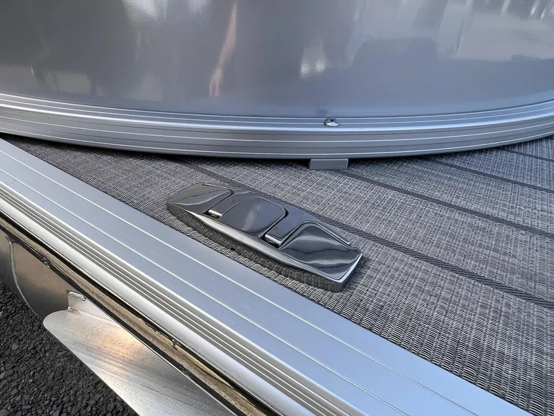 Slide: The Image of Sylvan S3 CLZ DH Tritoon - In Stock 2024 - 32