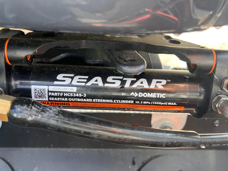 Slide: The Image of Sylvan S3 CLZ DH Tritoon - In Stock 2024 - 34