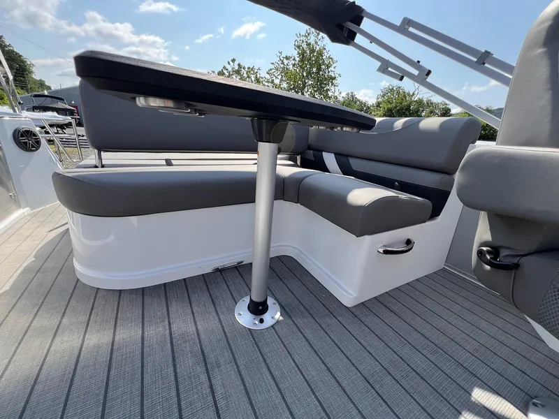 Slide: The Image of Sylvan S3 CLZ DH Tritoon - In Stock 2024 - 37