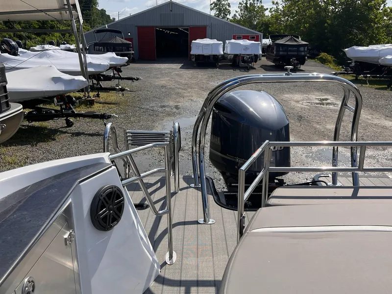 Slide: The Image of Sylvan S3 CLZ DH Tritoon - In Stock 2024 - 38