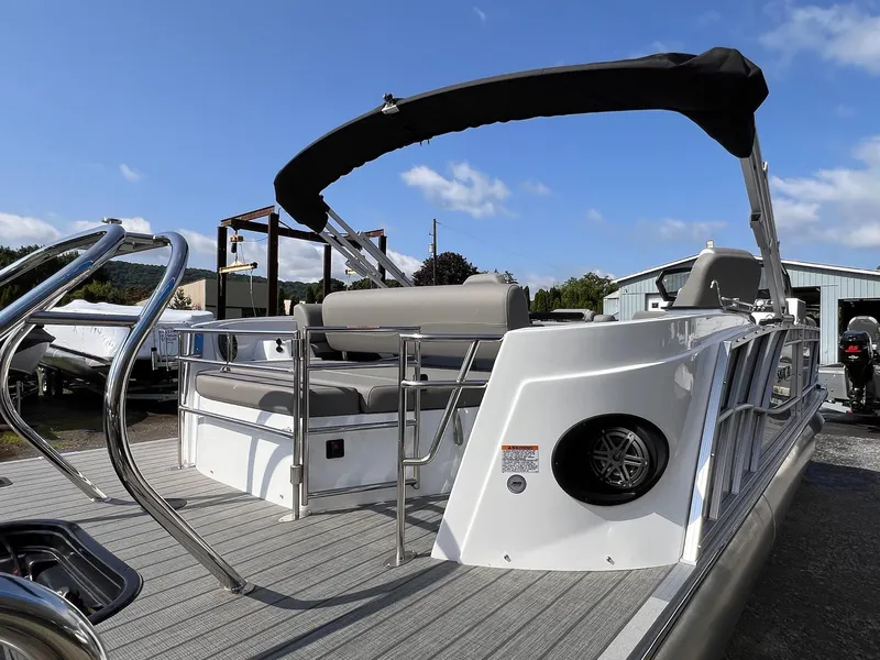 Slide: The Image of Sylvan S3 CLZ DH Tritoon - In Stock 2024 - 41