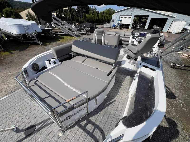 Slide: The Image of Sylvan S3 CLZ DH Tritoon - In Stock 2024 - 49