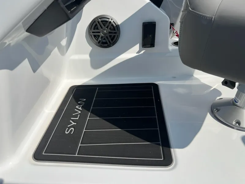 Slide: The Image of Sylvan S3 CLZ DH Tritoon - In Stock 2024 - 7