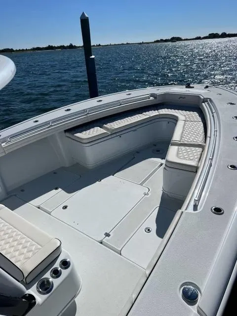 Slide: The Image of Yellowfin 39 Offshore 2022 - 1