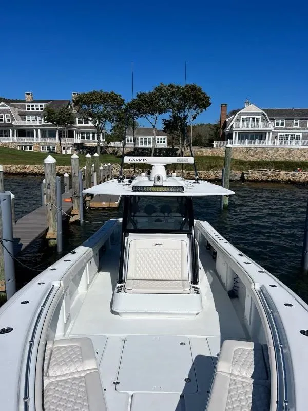 Slide: The Image of Yellowfin 39 Offshore 2022 - 2