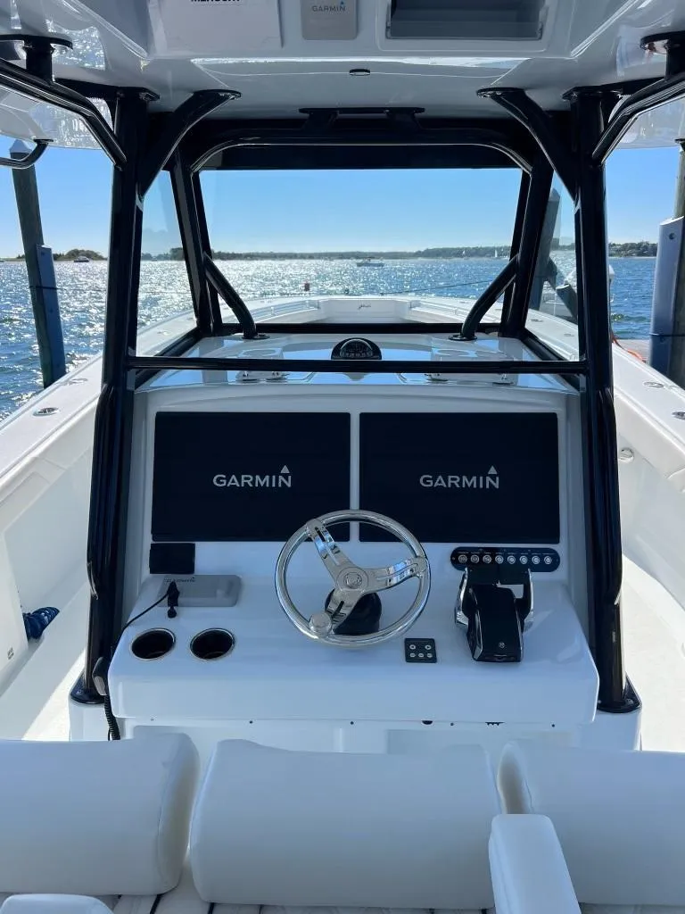 Slide: The Image of Yellowfin 39 Offshore 2022 - 3