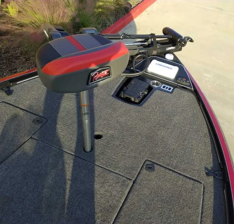Slide: The Image of 2024 Ranger Z520R boat deck with seat and fishing equipment. - 10
