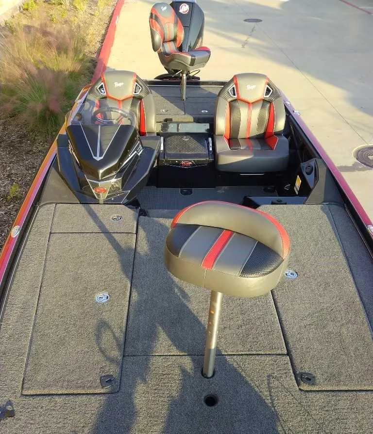 Slide: The Image of 2024 Ranger Z520R boat with sleek seating and spacious deck design. - 8