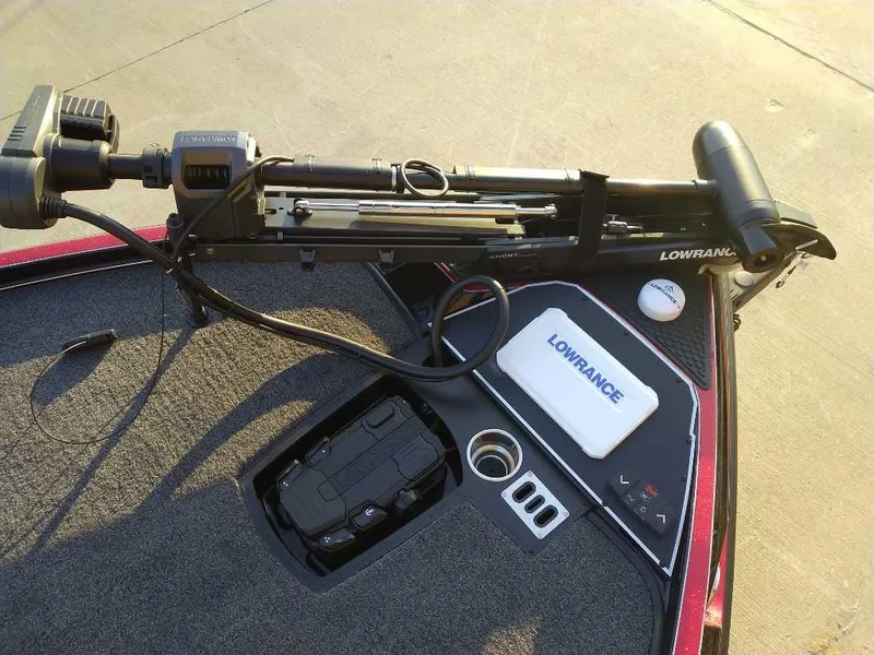 Slide: The Image of 2024 Ranger Z520R boat deck with Lowrance electronics and trolling motor. - 9