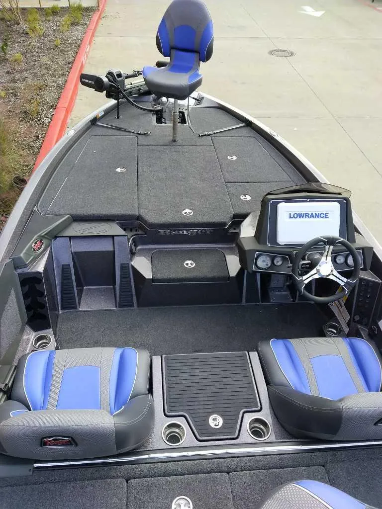 Slide: The Image of 2024 Ranger Z518 Ranger Cup Equipped boat with advanced navigation system and seating. - 7