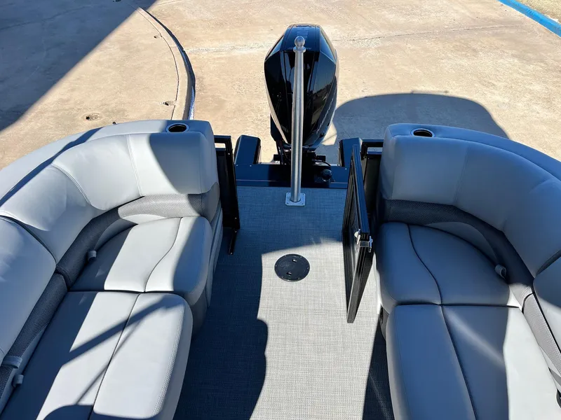 Slide: The Image of Regency 230 DL3 2024 - 50