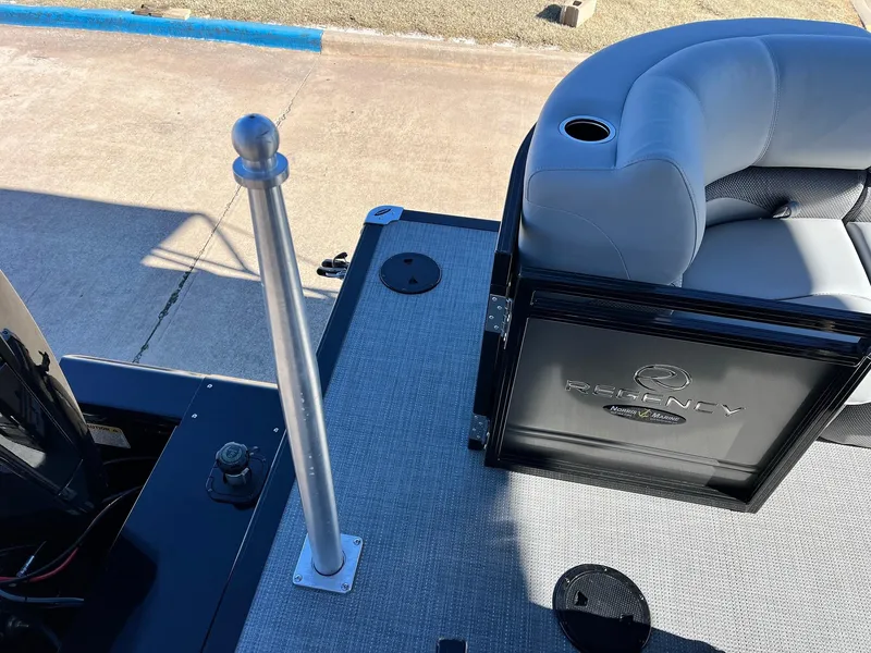 Slide: The Image of Regency 230 DL3 2024 - 51