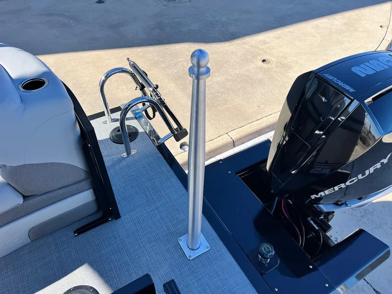 Slide: The Image of Regency 230 DL3 2024 - 52