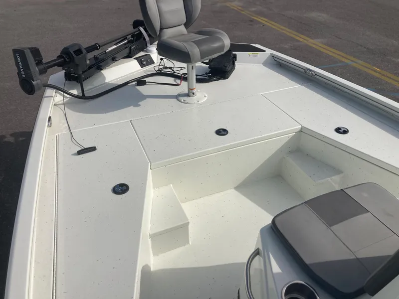 Slide: The Image of 2023 Lowe BAY 20 boat deck with seating and trolling motor. - 6
