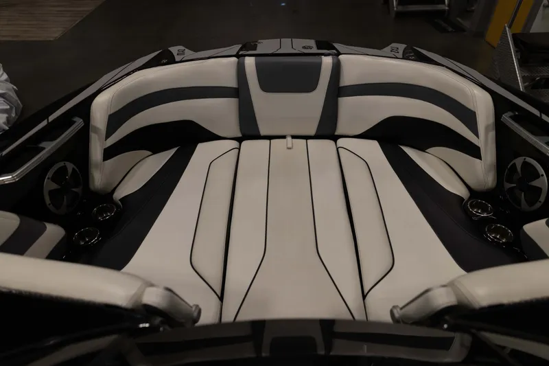 Slide: The Image of Malibu 24 MXZ 2020 - 25