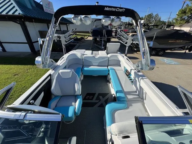 Slide: The Image of MasterCraft XT22 2021 - 12