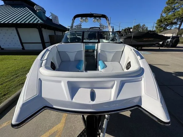 Slide: The Image of MasterCraft XT22 2021 - 3