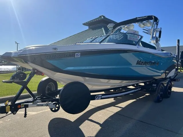 Slide: The Image of MasterCraft XT22 2021 - 4