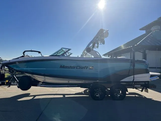 Slide: The Image of MasterCraft XT22 2021 - 5