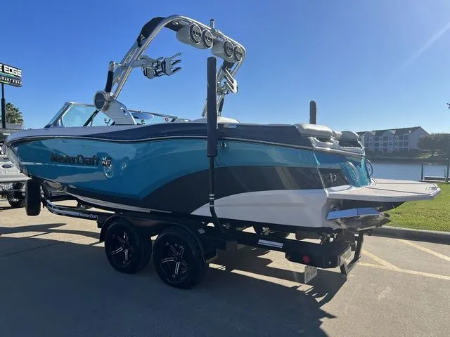 Slide: The Image of MasterCraft XT22 2021 - 6