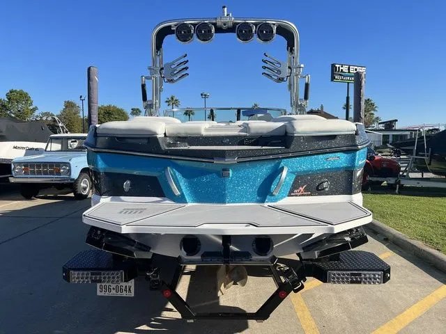 Slide: The Image of MasterCraft XT22 2021 - 7