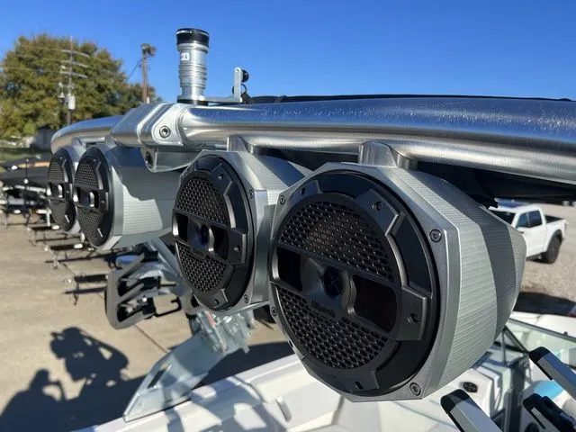 Slide: The Image of MasterCraft XT22 2021 - 9