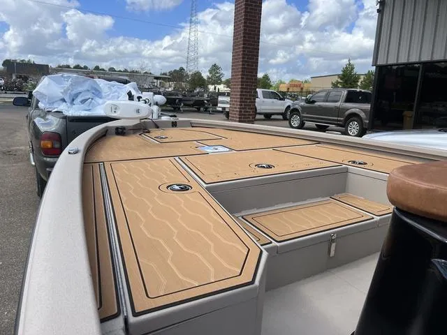 Slide: The Image of Avid 21 FSX 2024 - 11