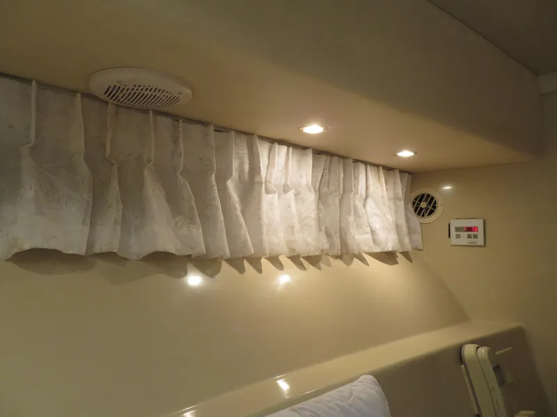 Slide: The Image of Blue Water 5800 Motor Yacht 2000 - 51