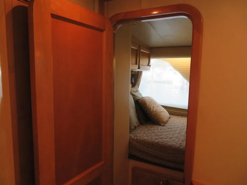 Slide: The Image of Blue Water 5800 Motor Yacht 2000 - 60