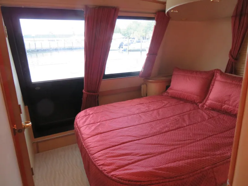 Slide: The Image of Blue Water 5800 Motor Yacht 2000 - 69