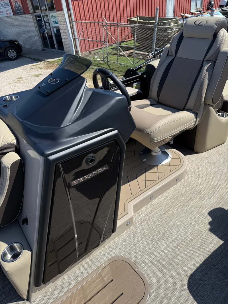 Slide: The Image of VERANDA VR22RCP 2027 - 9