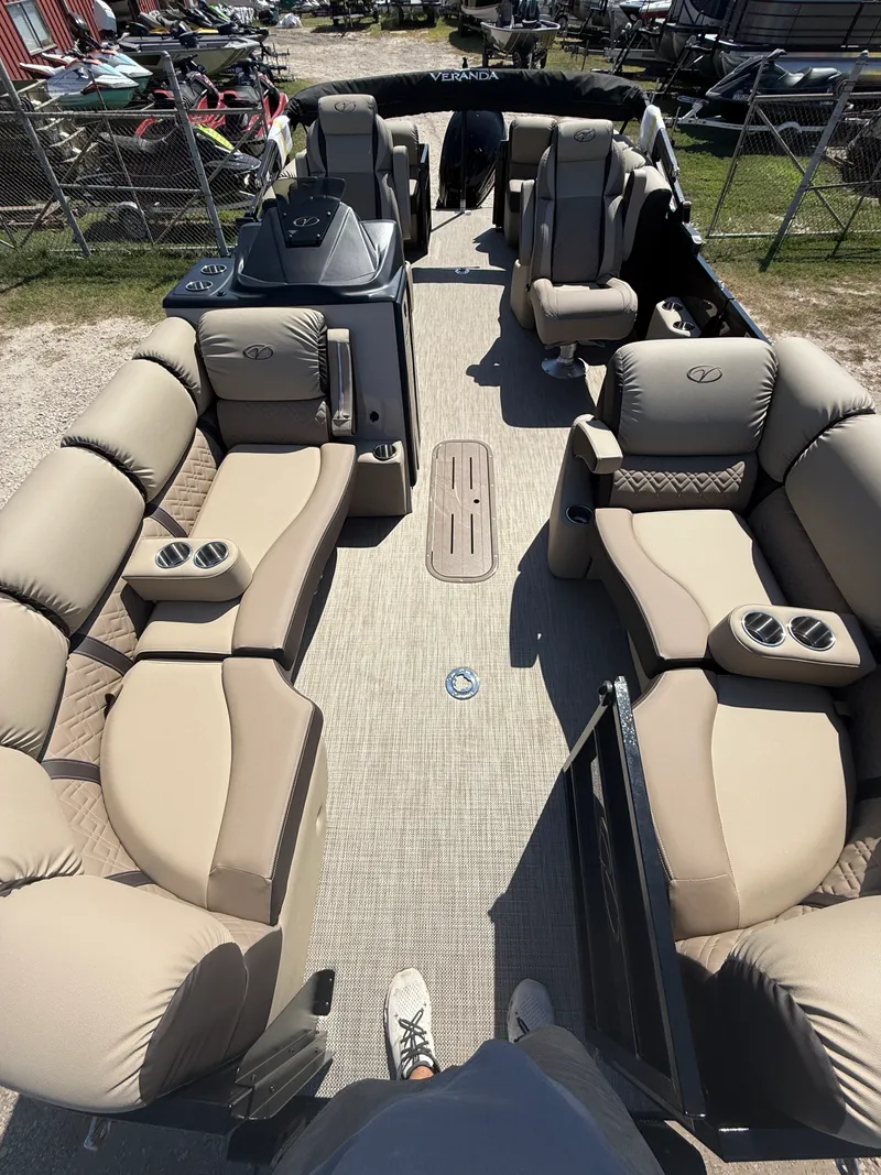 Slide: The Image of VERANDA VR22RCP 2027 - 4